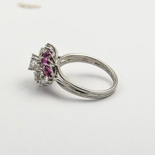 Ring aus 750 Weißgold mit Rubin und Brillant, neuwertig, nachhaltiger second hand Schmuck perfekt aufgearbeitet