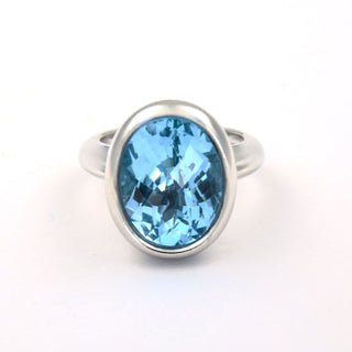 Ring aus 750 Weißgold mit Topas, nachhaltiger second hand Schmuck perfekt aufgearbeitet