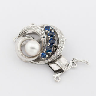 Schließe aus 585 Weißgold mit Perle, Saphir und Diamant, nachhaltiger second hand Schmuck perfekt aufgearbeitet