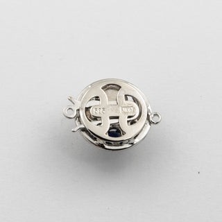 Schließe aus 585 Weißgold mit Perle und Saphir, nachhaltiger second hand Schmuck perfekt aufgearbeitet