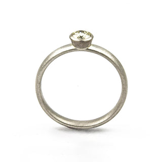 Solitärring aus 950 Platin mit Brillant, nachhaltiger second hand Schmuck perfekt aufgearbeitet