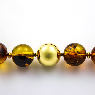 Bernsteinkette mit Schließe und Zwischenteilen aus 750 Gelbgold, nachhaltiger second hand Schmuck perfekt aufgearbeitet