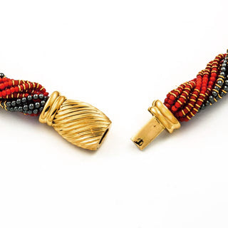 Korallencollier mit Schließe und Ösen aus 750 Gelbgold mit Hämatit, nachhaltiger second hand Schmuck perfekt aufgearbeitet