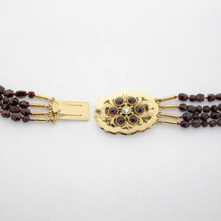 Vierreihige Granatkette mit Schließe aus 585 Gelbgold mit Granaten und Brillant, nachhaltiger second hand Schmuck perfekt aufgearbeitet