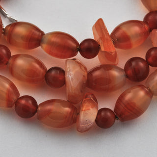 Halskette aus Karneol und Achat mit Kugelschließe aus 925 Silber, nachhaltiger second hand Schmuck perfekt aufgearbeitet