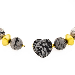 Kette aus Obsidian mit Zwischenteilen und Wechselschließe aus 750 Gelbgold, nachhaltiger second hand Schmuck perfekt aufgearbeitet