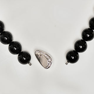 Richarz Onyxkette mit Wechselschließe aus 750 Weißgold mit Brillant nachhaltiger second hand Schmuck perfekt aufgearbeitet