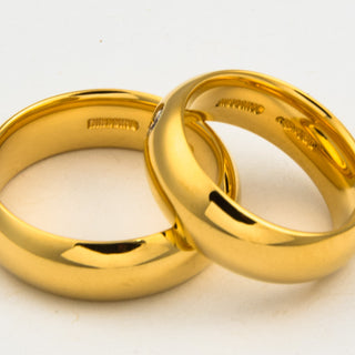 Niessing Trauringe halbrund/bombiert aus 750 Gelbgold mit Brillant, nachhaltiger second hand Schmuck perfekt aufgearbeitet