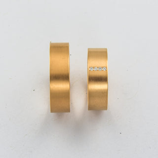 Niessing Trauringe rechteck/bombiert aus 750 Roségold mit Brillant, nachhaltiger second hand Schmuck perfekt aufgearbeitet