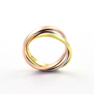 Wempe Ring Tri-Color vor weißem Hintergrund