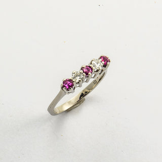 Allianzring aus 585 Weißgold mit Rubin und Brillant, nachhaltiger second hand Schmuck perfekt aufgearbeitet