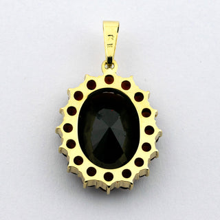 Anhänger aus 333 Gelbgold mit Granat, nachhaltiger second hand Schmuck perfekt aufgearbeitet