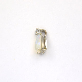 Anhänger aus 750 Weißgold mit Opal und Brillant, nachhaltiger second hand Schmuck perfekt aufgearbeitet