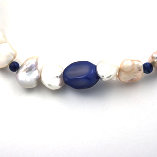 Perlenarmband mit Achat und Lapislazuli, nachhaltiger second hand Schmuck perfekt aufgearbeitet