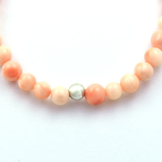 Korallenarmband mit Silberkugel, nachhaltiger second hand Schmuck perfekt aufgearbeitet