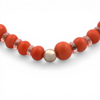 Korallenarmband mit 925 Silberkugel und Bergkristall, nachhaltiger second hand Schmuck perfekt aufgearbeitet