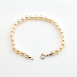 Perlenarmband mit Schließe aus 585 Weißgold, nachhaltiger second hand Schmuck perfekt aufgearbeitet
