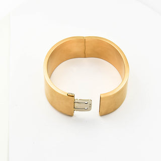 Armreif aus 750 Gelbgold, nachhaltiger second hand Schmuck perfekt aufgearbeitet