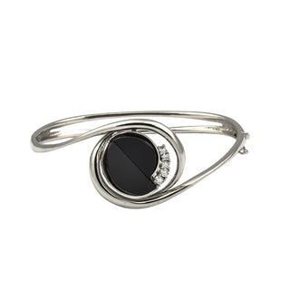 Armreif aus 750 Weißgold mit Onyx und Brillant, nachhaltiger second hand Schmuck perfekt aufgearbeitet