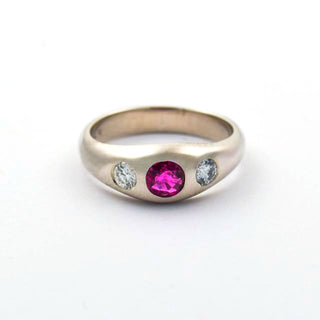 Rubinring aus 585 Weißgold mit Brillant, nachhaltiger second hand Schmuck perfekt aufgearbeitet