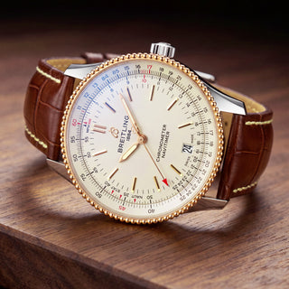 Breitling Herrenarmbanduhr Navitimer Automatik mit Datumsanzeige und Multiplizieren und Chronometer, Schnellschaltung und drehbare Lünette zeitgenössisch, gebrauchte Luxusuhr im Top-Zustand