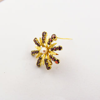 Brosche aus 333 Gelbgold mit Granat und Perle, nachhaltiger second hand Schmuck perfekt aufgearbeitet