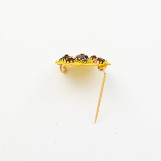 Granatbrosche aus 585 Gelbgold, nachhaltiger second hand Schmuck perfekt aufgearbeitet