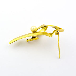 Brosche aus 585 Gelbgold mit Perle, nachhaltiger second hand Schmuck perfekt aufgearbeitet