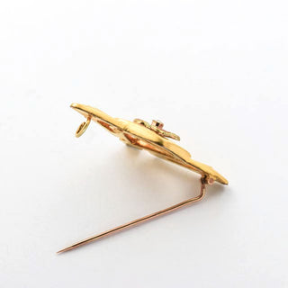 Brosche aus 333 Gelbgold mit Perle und Rubin, nachhaltiger second hand Schmuck perfekt aufgearbeitet