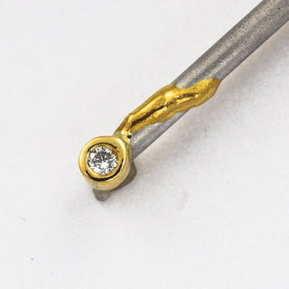 Brosche aus 950 Platin/750 Gold mit Brillant, neuwertig, nachhaltiger second hand Schmuck perfekt aufgearbeitet