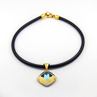 Bulgari Kette mit Anhänger Pyramide aus 750 Gelb- und Weißgold mit Topas, nachhaltiger second hand Schmuck perfekt aufgearbeitet