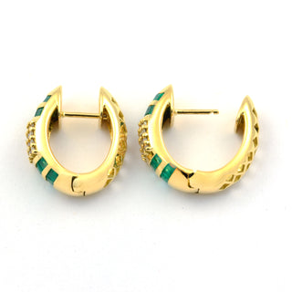 Christ Creolen aus 750 Gelbgold mit Smaragd und Brillant, nachhaltiger second hand Schmuck perfekt aufgearbeitet