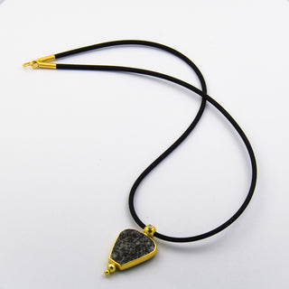 Christian Wolf Kette mit Anhänger aus 750 Gelbgold mit Jaspis und Diamant, nachhaltiger second hand Schmuck perfekt aufgearbeitet