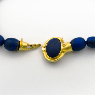 Lapislazulikette mit Schmuckschließe aus Gelbgold, Handarbeit, nachhaltiger second hand Schmuck perfekt aufgearbeitet