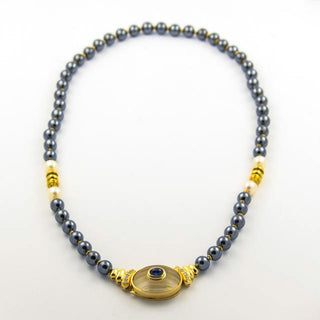 Collier aus 750 Gelbgold mit Saphir, Bergkristall und Brillant, nachhaltiger second hand Schmuck perfekt aufgearbeitet