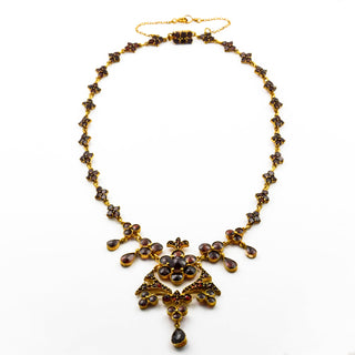Collier aus Metall mit Granat, nachhaltiger second hand Schmuck perfekt aufgearbeitet