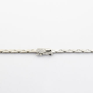 Collier aus 585 Weißgold mit Onyx und Diamant, nachhaltiger second hand Schmuck perfekt aufgearbeitet
