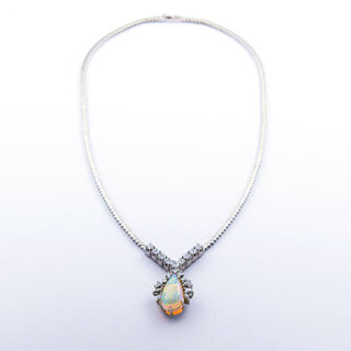 Collier aus 585 Weißgold mit Opal, Brillant und Diamant, nachhaltiger second hand Schmuck perfekt aufgearbeitet