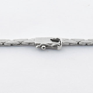 Collier aus 585 Weißgold mit Saphir und Brillant, neuwertig, nachhaltiger second hand Schmuck perfekt aufgearbeitet