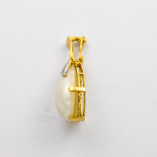 Perlenanhänger aus 750 Gelb- und Weißgold mit Diamant, nachhaltiger second hand Schmuck perfekt aufgearbeitet
