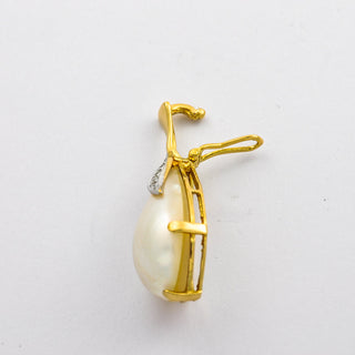 Perlenanhänger aus 750 Gelb- und Weißgold mit Diamant, nachhaltiger second hand Schmuck perfekt aufgearbeitet