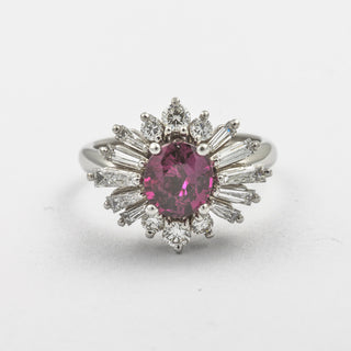 Entourage-Ring aus 750 Weißgold mit Rubin, Brillant und Diamant, nachhaltiger second hand Schmuck perfekt aufgearbeitet