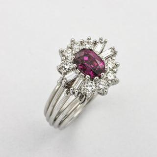 Entourage-Ring aus 750 Weißgold mit Rubin, Diamant und Brillant, nachhaltiger second hand Schmuck perfekt aufgearbeitet