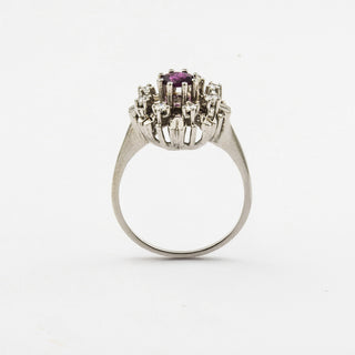 Entourage-Ring aus 585 Weißgold mit Rubin und Brillant, nachhaltiger second hand Schmuck perfekt aufgearbeitet