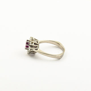 Entourage-Ring aus 585 Weißgold mit Rubin und Brillant, nachhaltiger second hand Schmuck perfekt aufgearbeitet