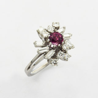 Entourage-Ring aus 585 Weißgold mit Rubin, Diamant und Brillant, nachhaltiger second hand Schmuck perfekt aufgearbeitet