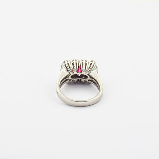 Entourage-Ring aus 585 Weißgold mit Rubin und Brillant, nachhaltiger second hand Schmuck perfekt aufgearbeitet