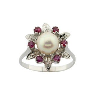 Entourage-Ring aus 750 Weißgold mit Perle und Rubin, nachhaltiger second hand Schmuck perfekt aufgearbeitet