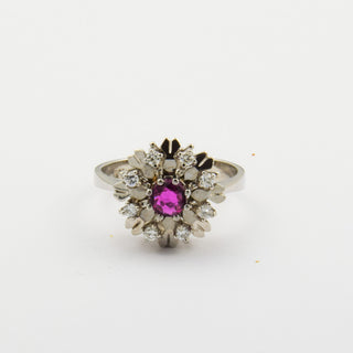 Entourage-Ring aus 585 Weißgold mit Rubin und Brillant, nachhaltiger second hand Schmuck perfekt aufgearbeitet