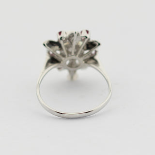 Entourage-Ring aus 750 Weißgold mit Perle und Rubin, nachhaltiger second hand Schmuck perfekt aufgearbeitet